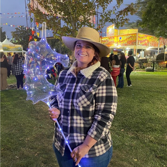 Meet your Posher, Genae - Picture 8 of 9